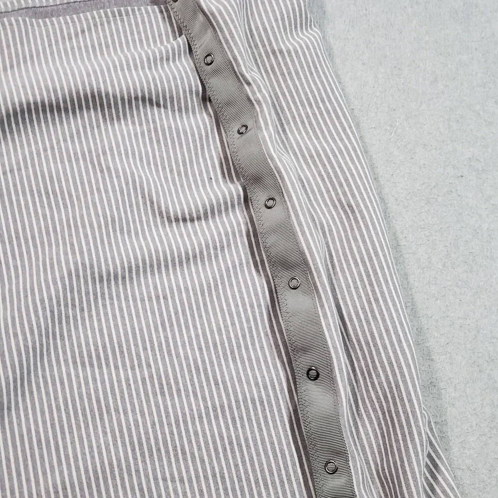 Lululemon Vinyasa Herringbone Infinity Snap Gray Striped Snap Button Logo